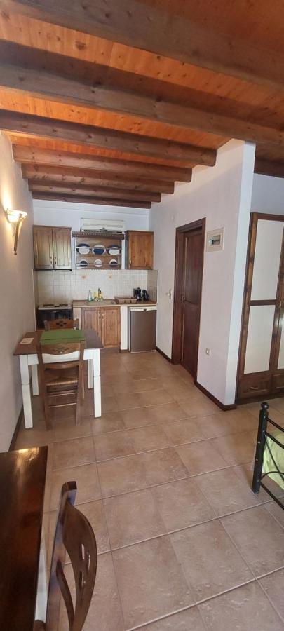 Apartamento Ο Μπαξεσ Livadi  Exterior foto